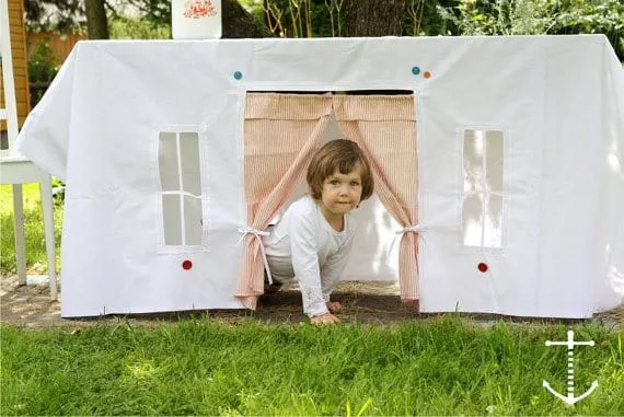 Kids party table cover - Playhouse - "Beach House"