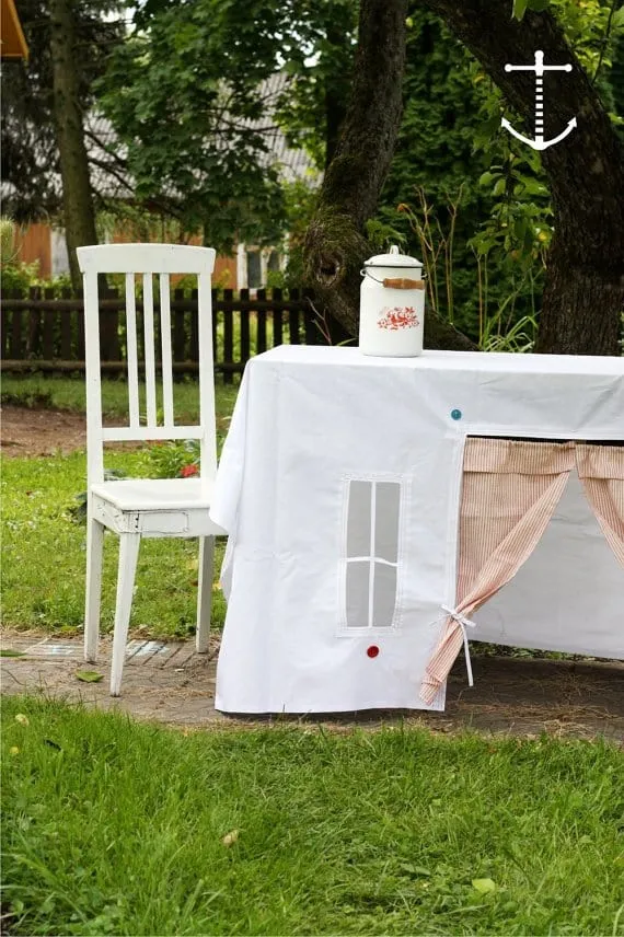 Kids party table cover - Playhouse - "Beach House"